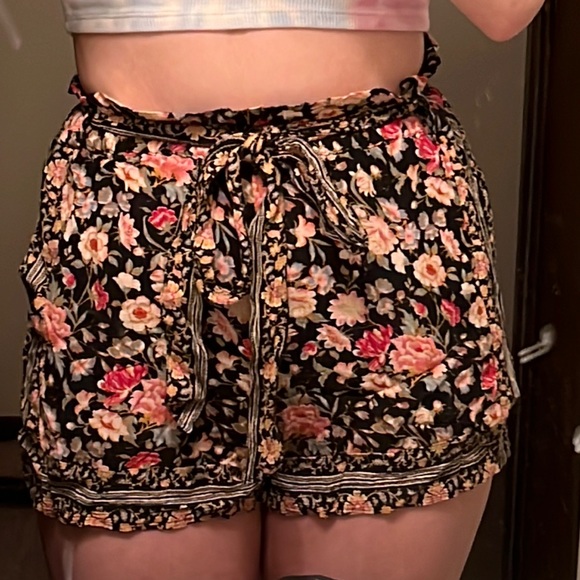 Floral soft shorts with belt - Picture 6 of 7
